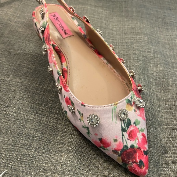 Super cute Betsy Johnson flats! - Picture 2 of 3